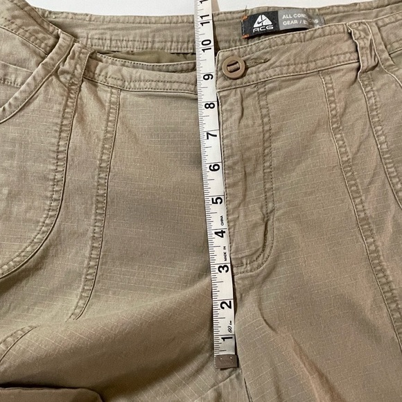 Nike ACG Ripstop Hiking Shorts Tan Mid Rise Cuffed Stretch Casual Size 14 - Picture 5 of 12